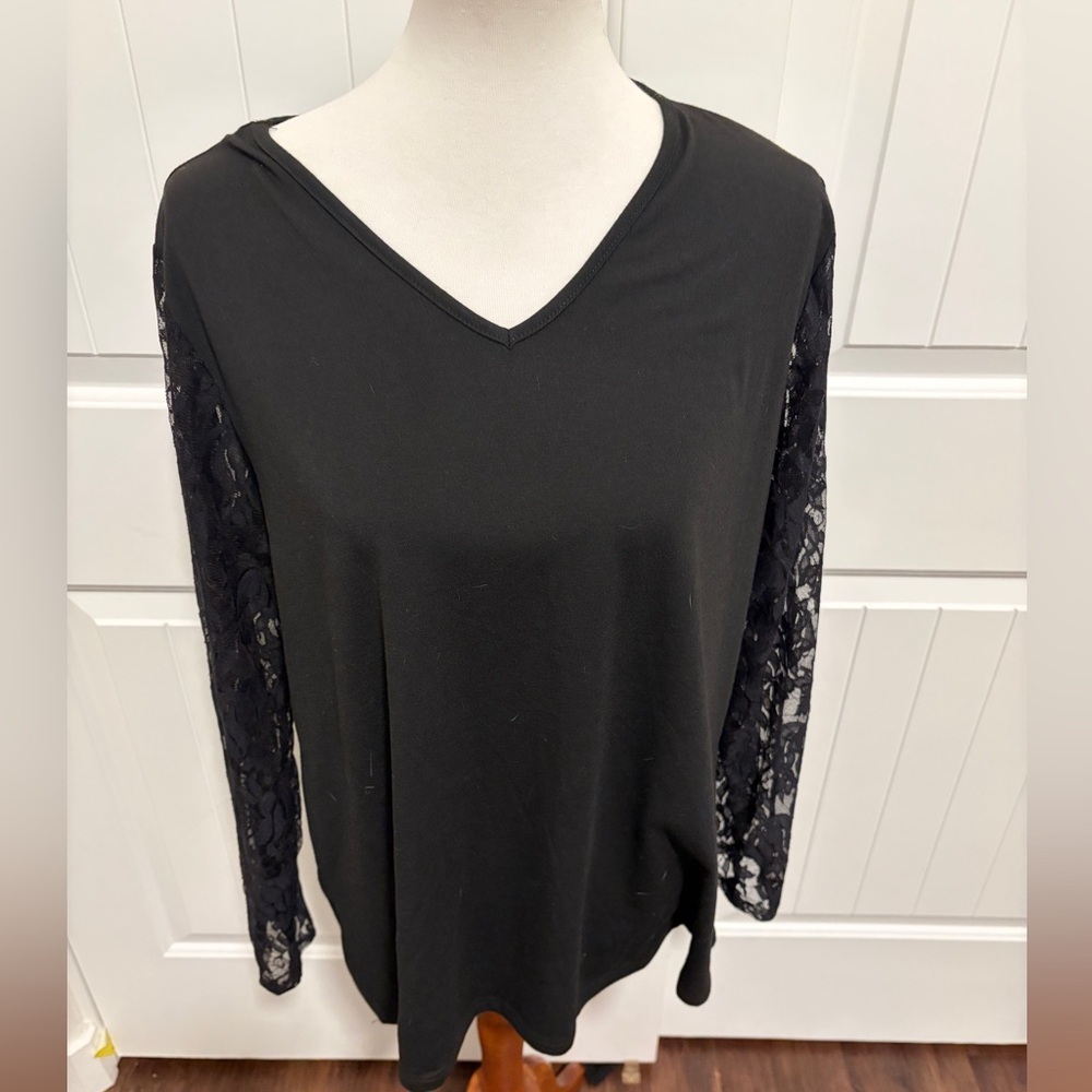 BloomChic Black Lace Sleeve Blouse